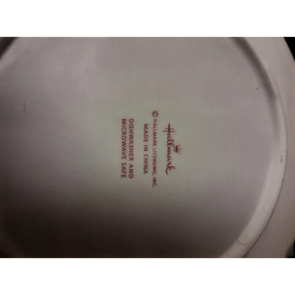 Hallmark Round Merry Plate 8